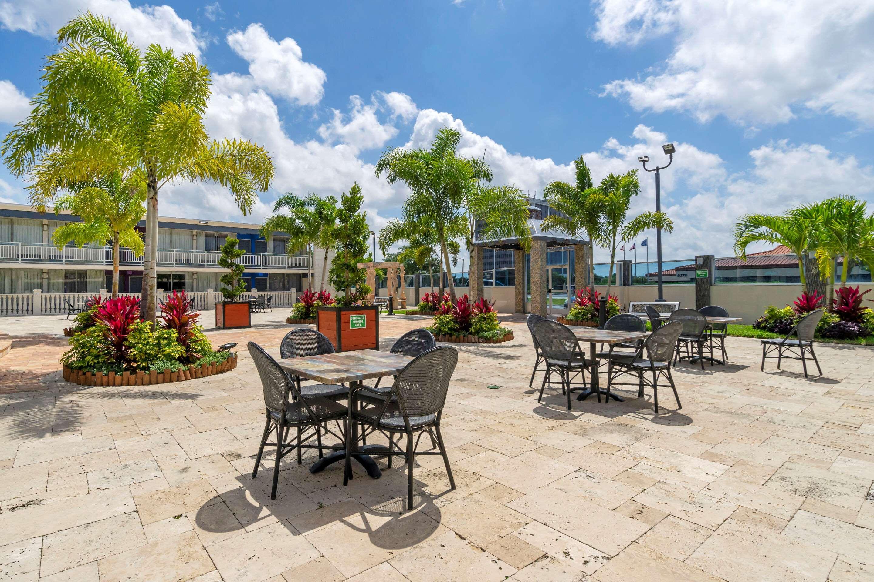 Quality Inn And Conference Center Tampa-Brandon Heartland Ngoại thất bức ảnh